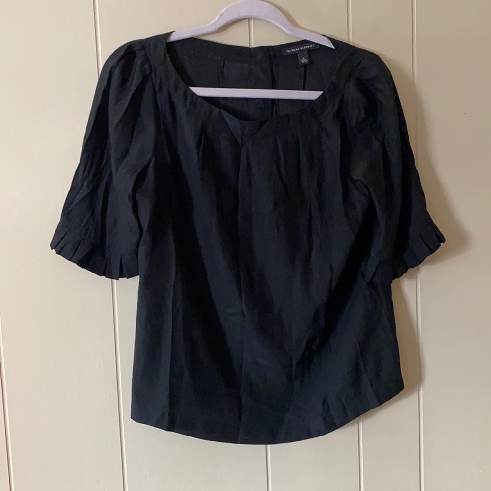 Banana Republic black blouse. Size: S